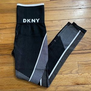 🎉HP🎉XS Women’s DKNY Sport Athletic Textured Leggings with Logo - NWOT